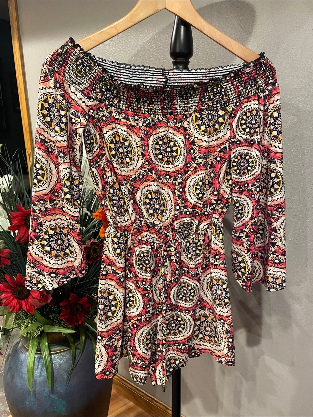 Off-the-Shoulder Long Sleeve Floral Medallion jumper - Pink/coral Mix